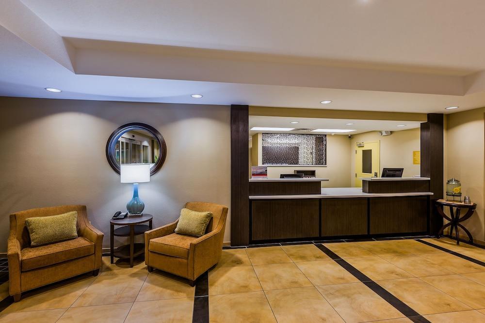 Hotel Candlewood By Ihg 3*
